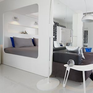 Studio Lit King-Size